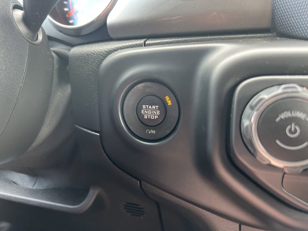 Used 2020 Jeep Wrangler Unlimited Sahara AWD/4WD image 16