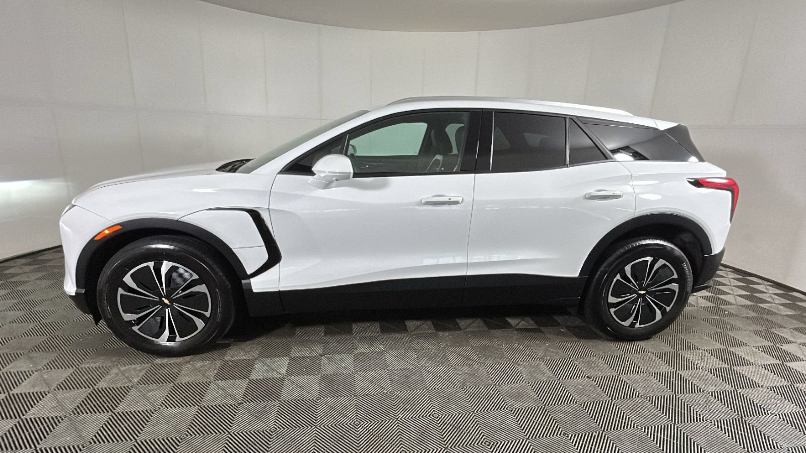 Used 2024 Chevrolet Blazer EV LT AWD/4WD image 7
