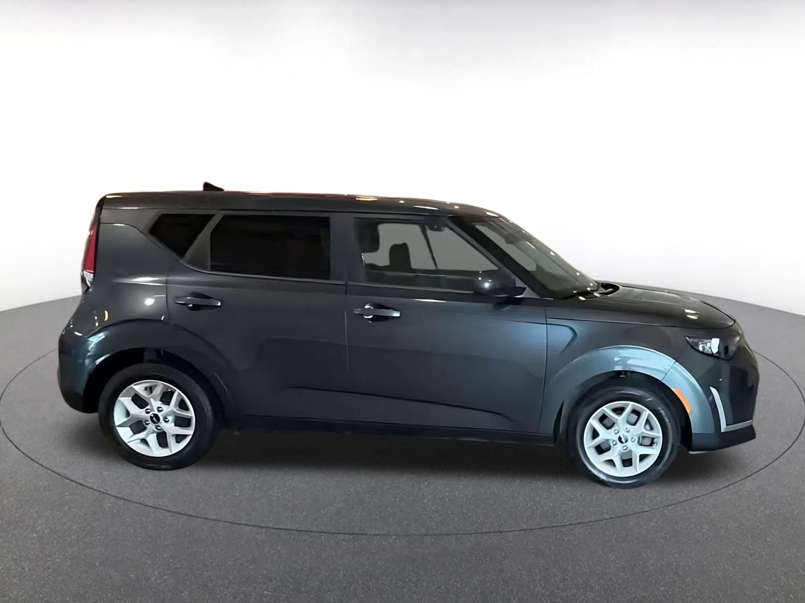 Used 2025 Kia Soul LX w/ LX Technology Package FWD image 15
