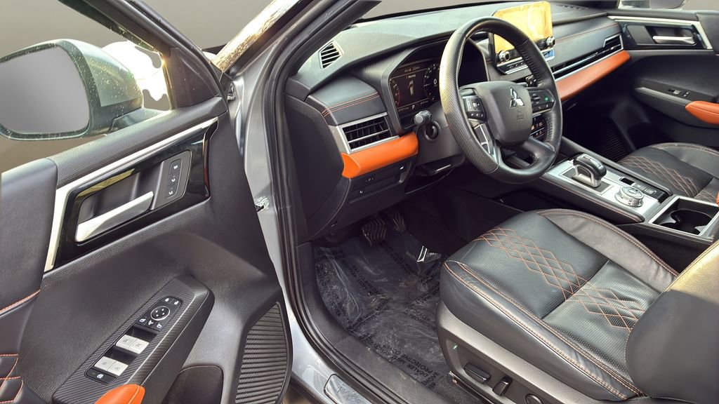 Used 2023 Mitsubishi Outlander SEL image 14