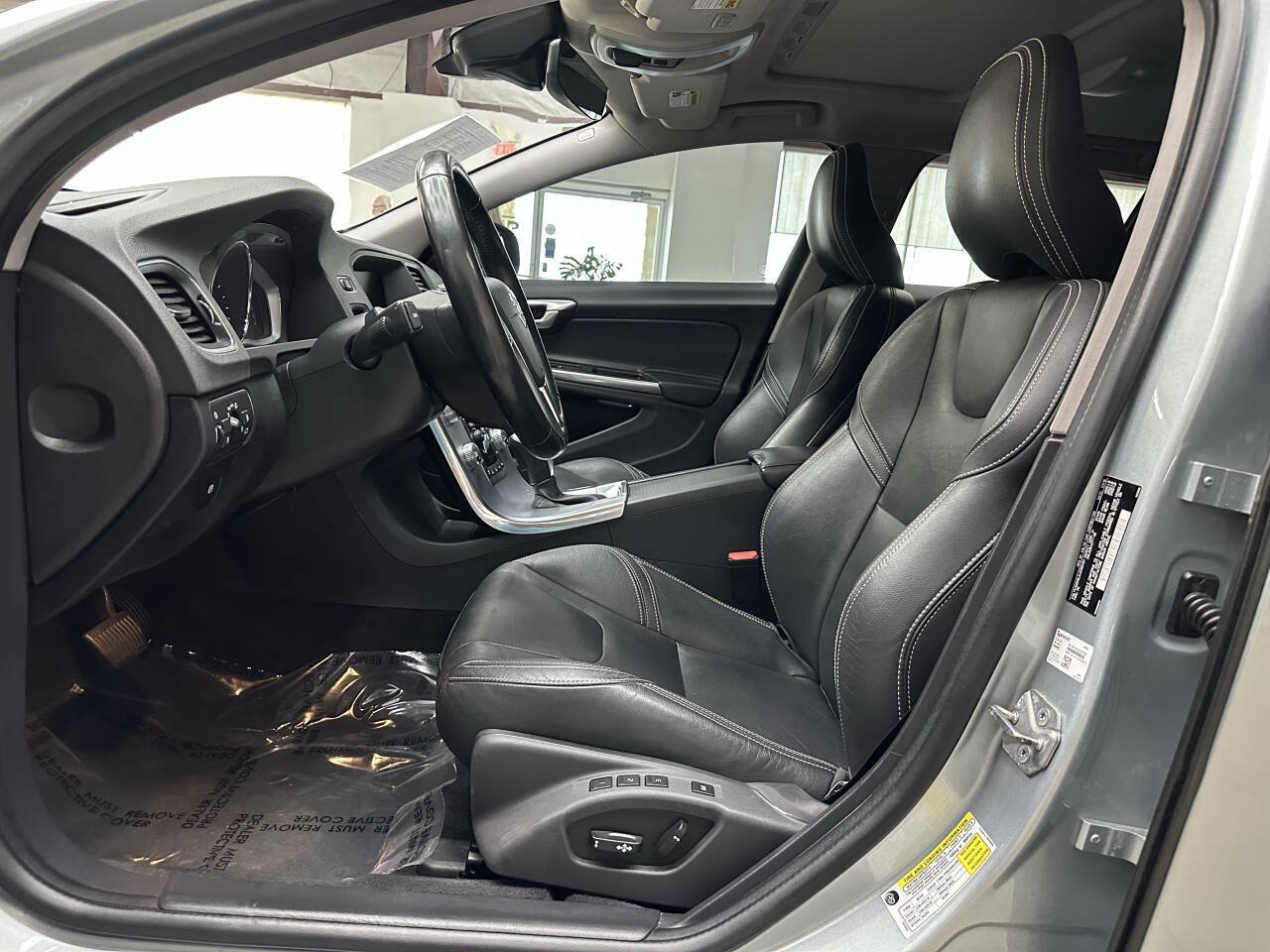 Used 2018 Volvo V60 T5 Dynamic w/ Vision Package AWD/4WD image 11