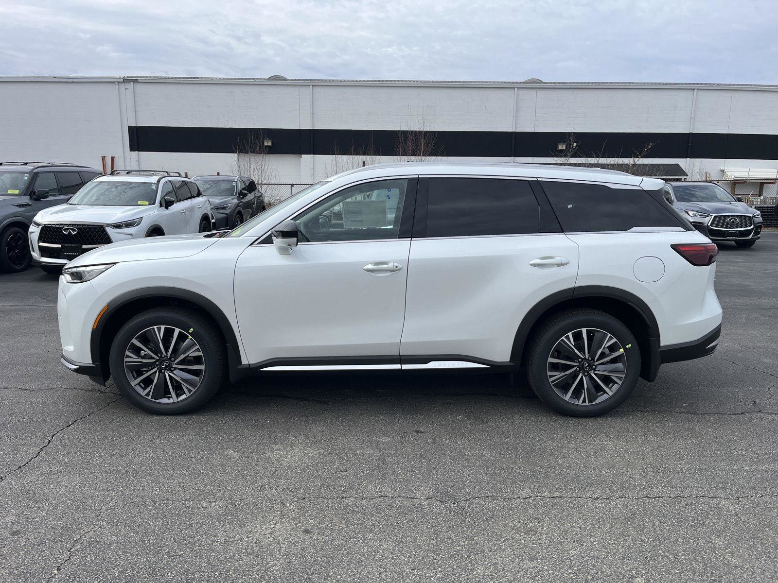 New 2026 INFINITI QX60 Luxe w/ Cargo Package image 6