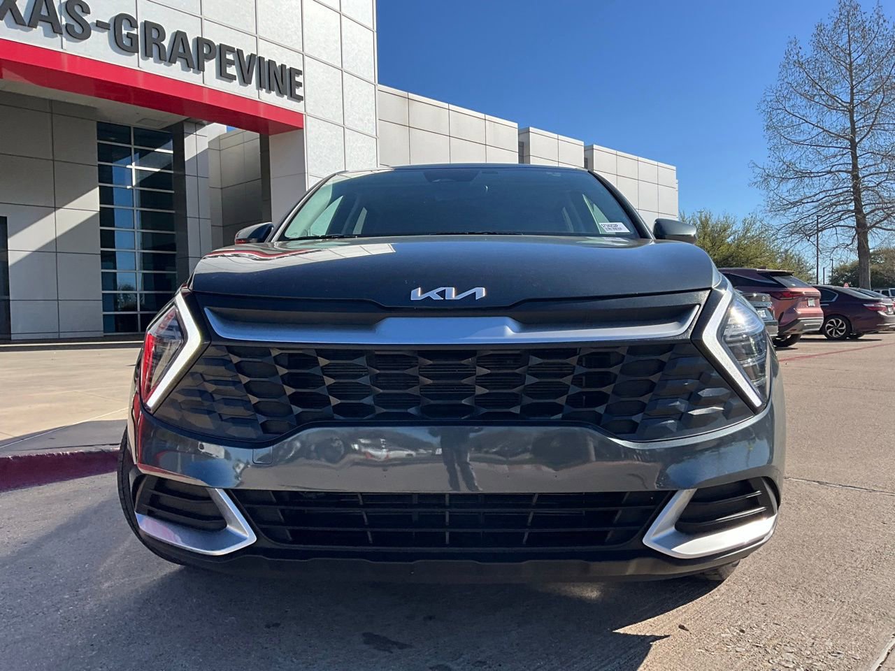 Used 2025 Kia Sportage LX image 3