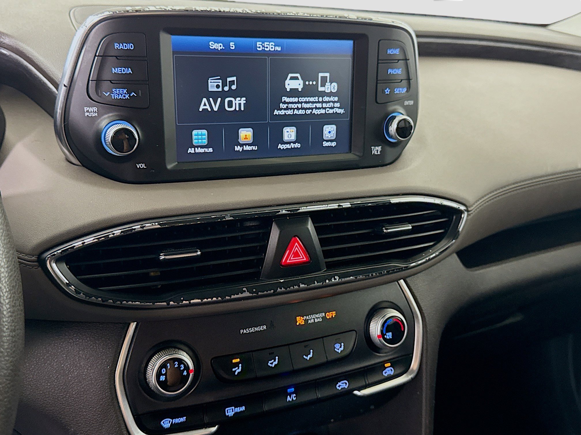 Used 2019 Hyundai Santa Fe SE image 16