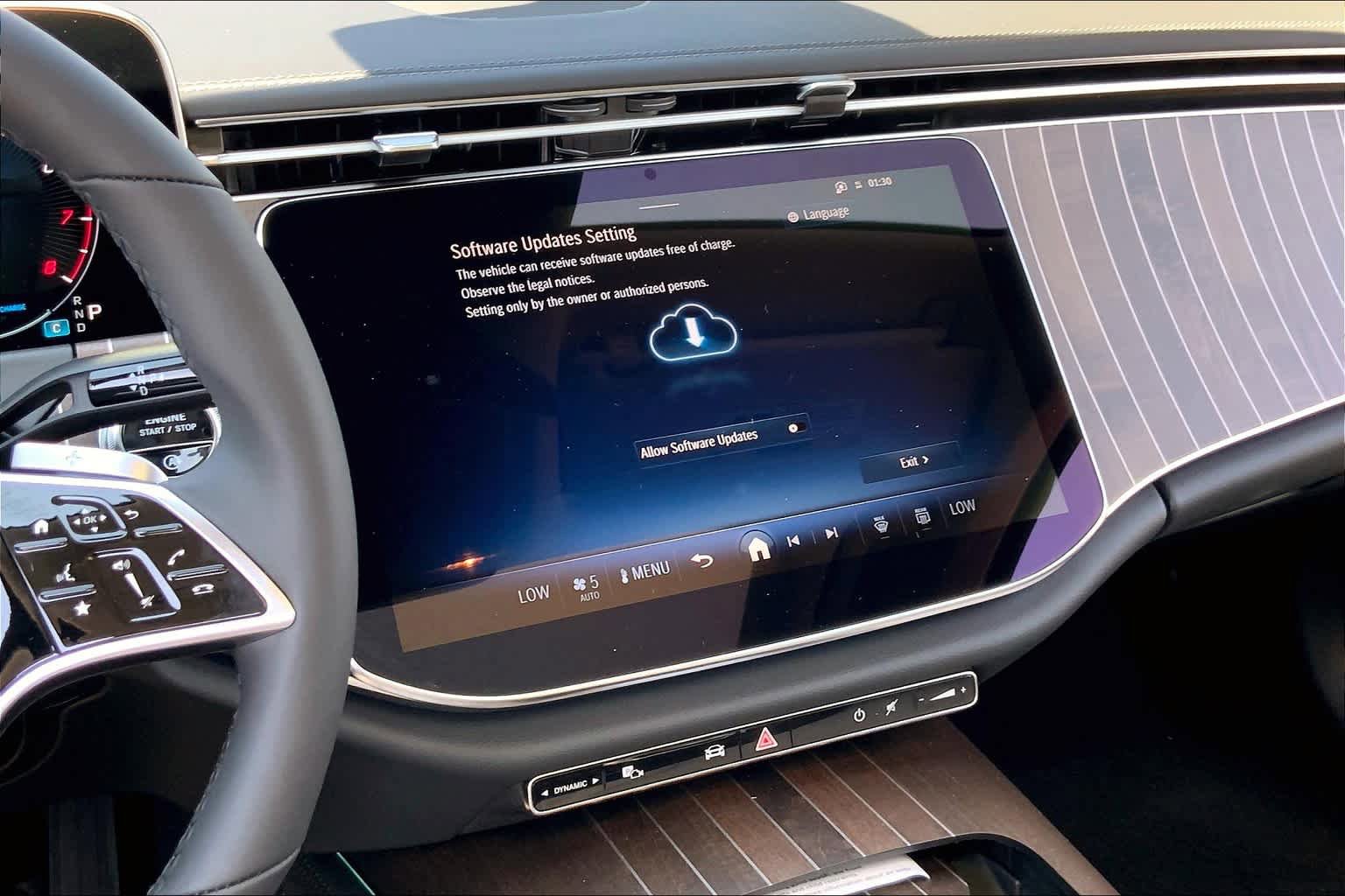 New 2025 Mercedes-Benz E 350 4MATIC Sedan image 8