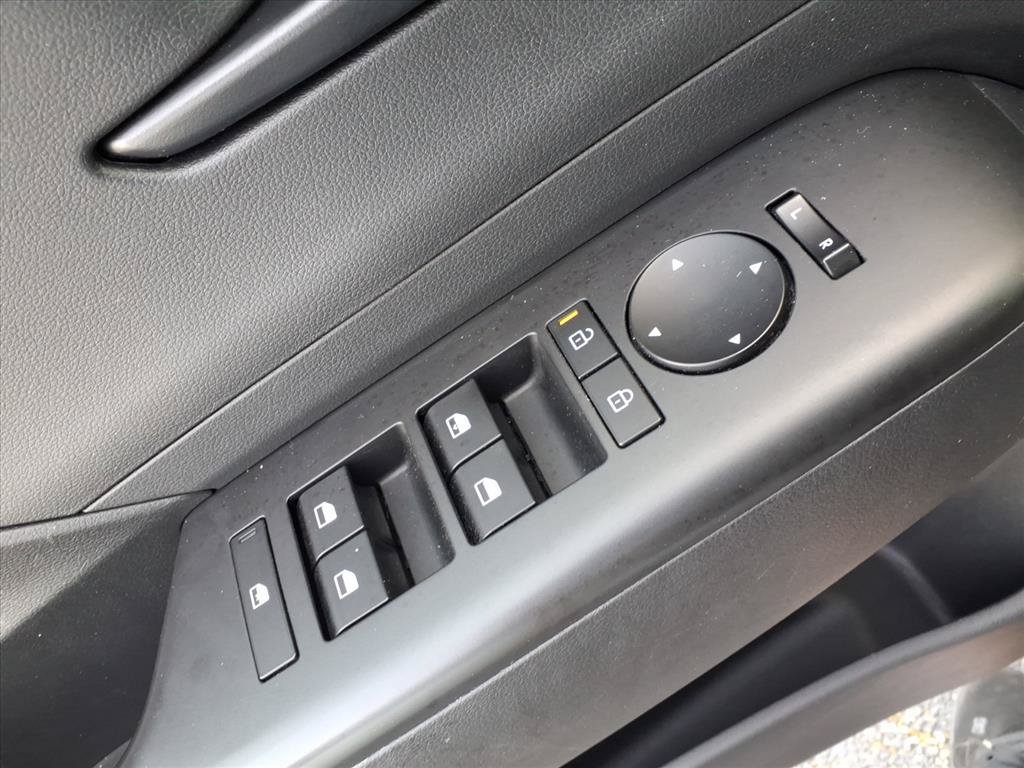Used 2025 Hyundai Kona SEL AWD/4WD image 17