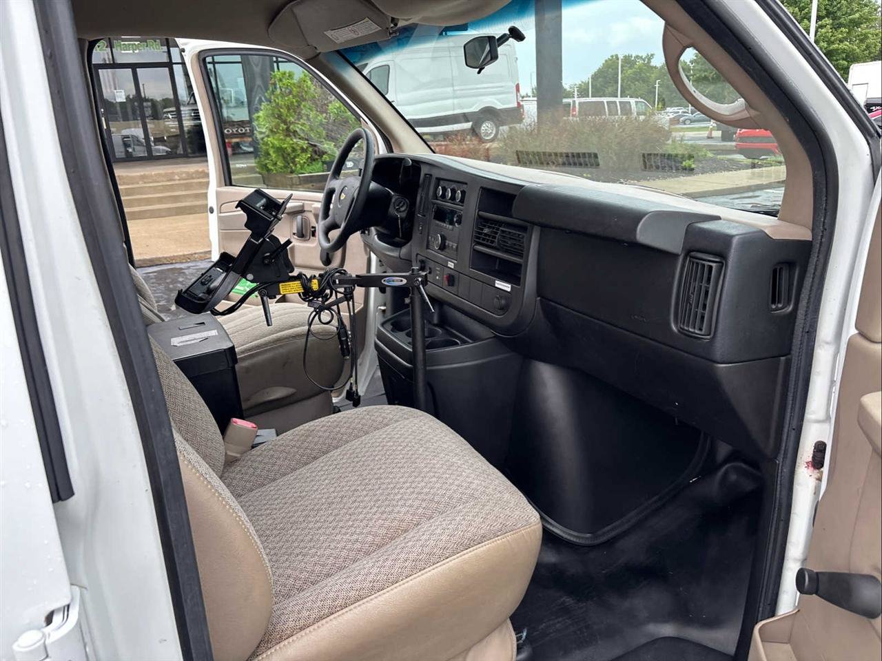 Used 2012 Chevrolet Express 2500 RWD image 18