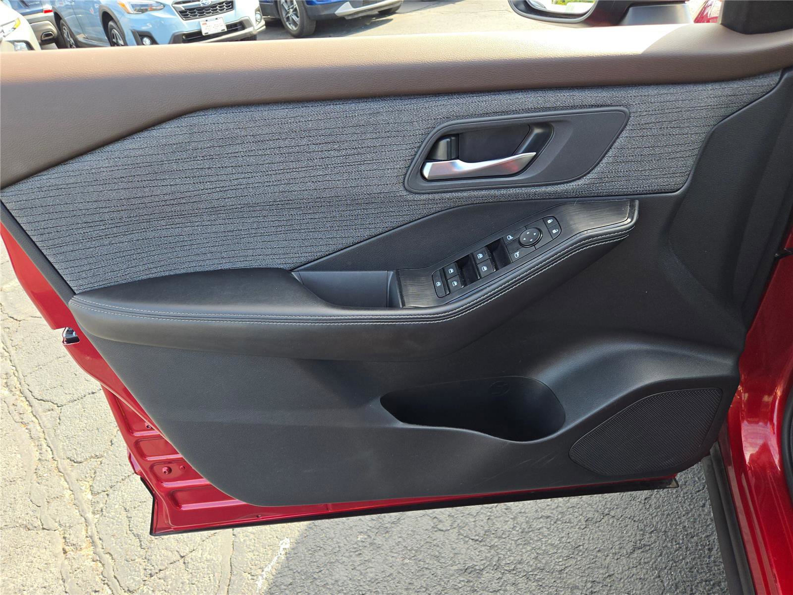 Used 2023 Nissan Rogue SV image 22