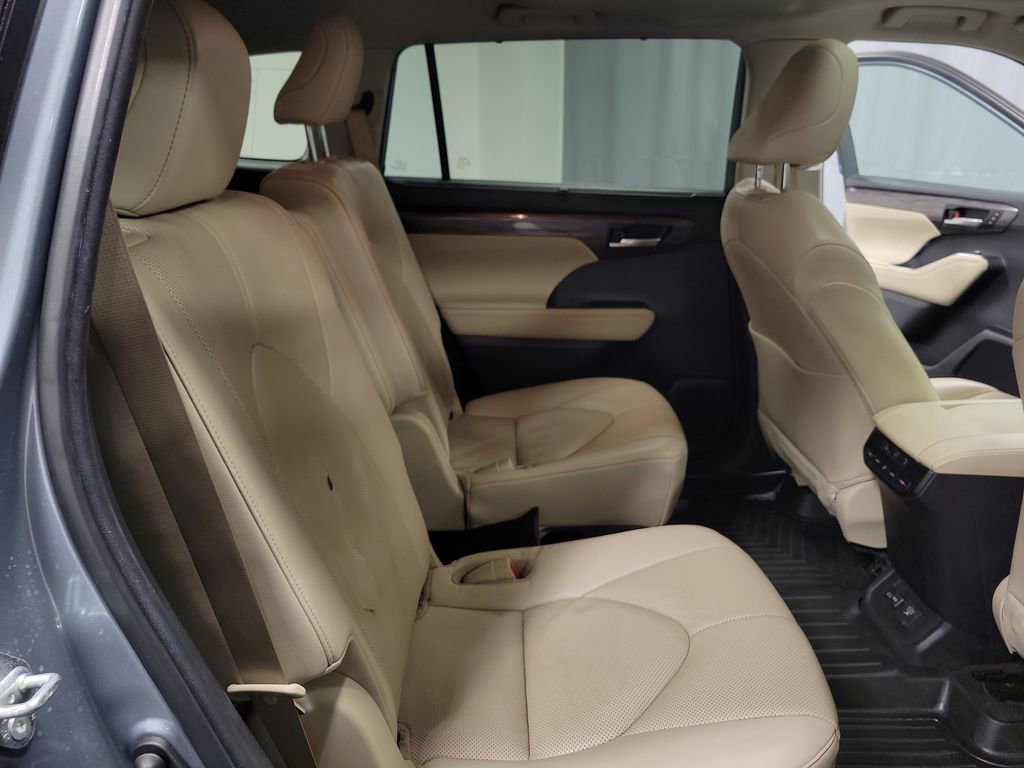 Used 2023 Toyota Highlander Limited image 21