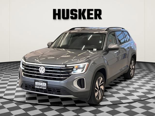 Used 2024 Volkswagen Atlas SE AWD/4WD image 3