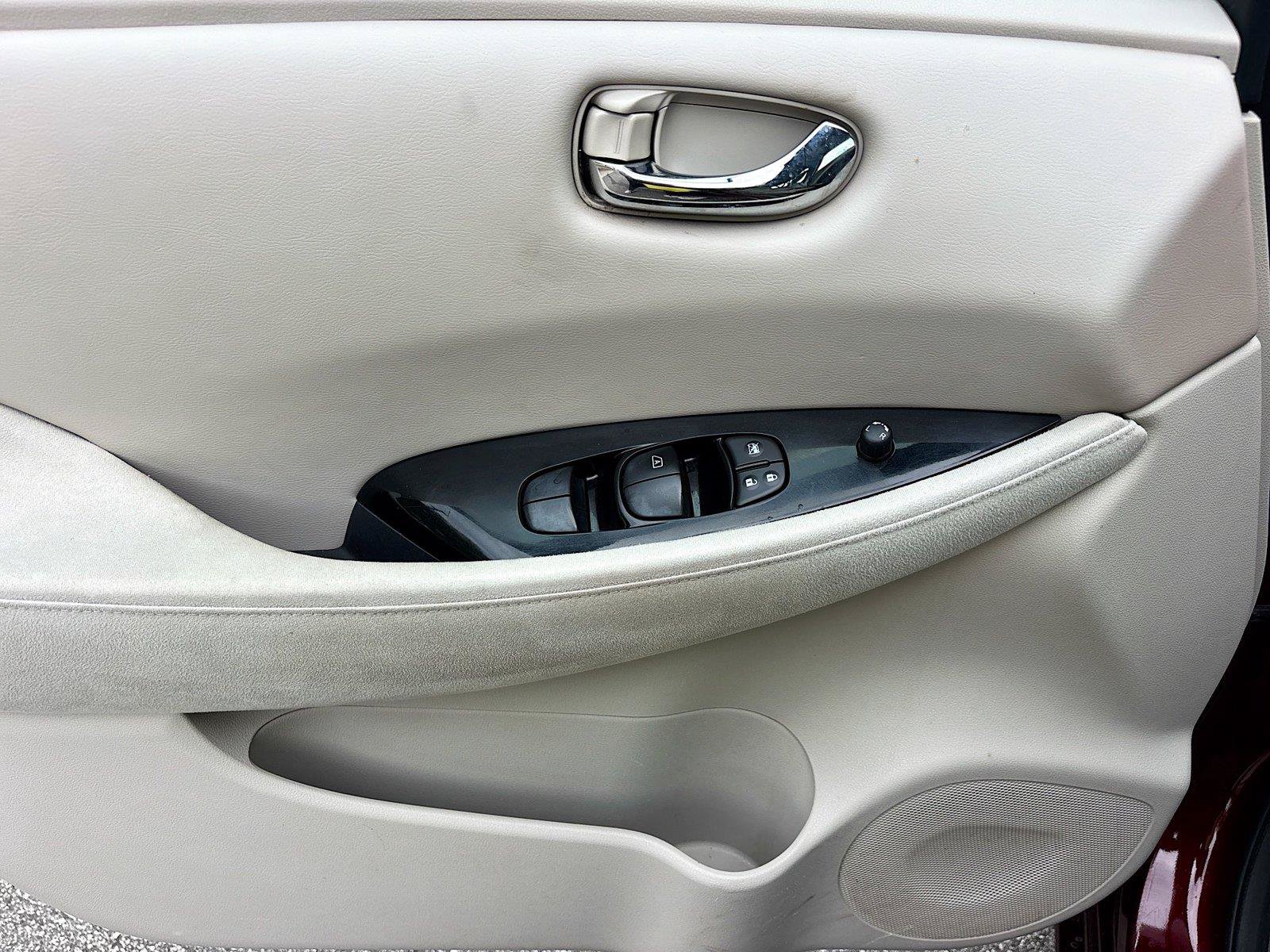 Used 2016 Nissan Leaf SV FWD image 18