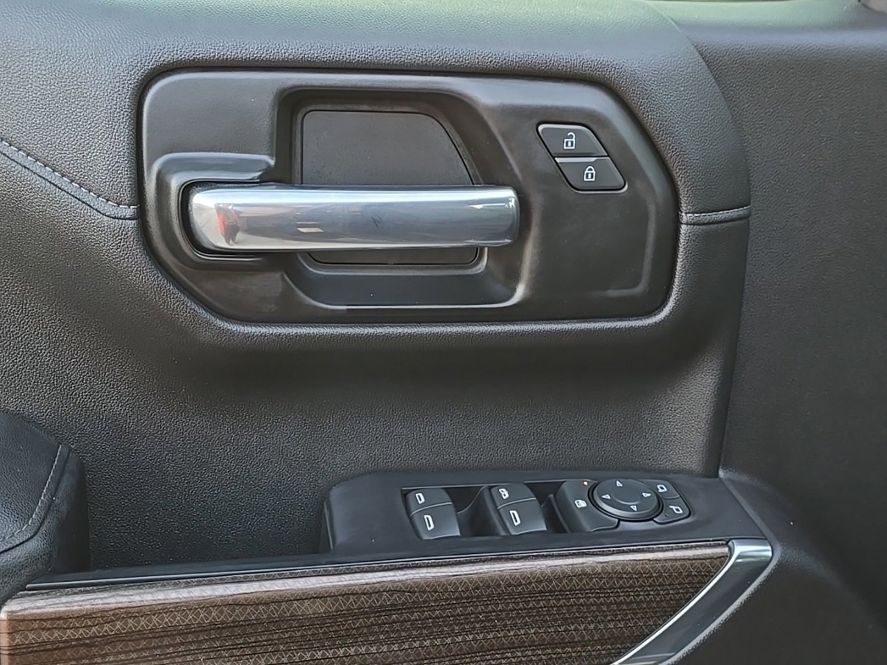 Used 2020 Chevrolet Silverado 1500 LT w/ All-Star Edition image 12