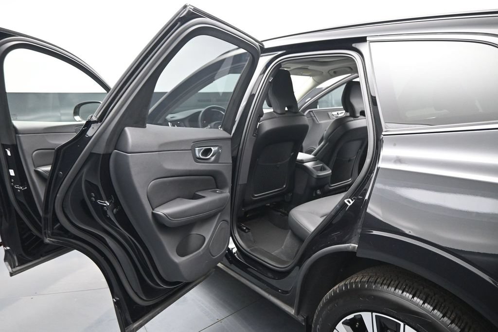 Used 2025 Volvo XC60 B5 Plus AWD/4WD image 19