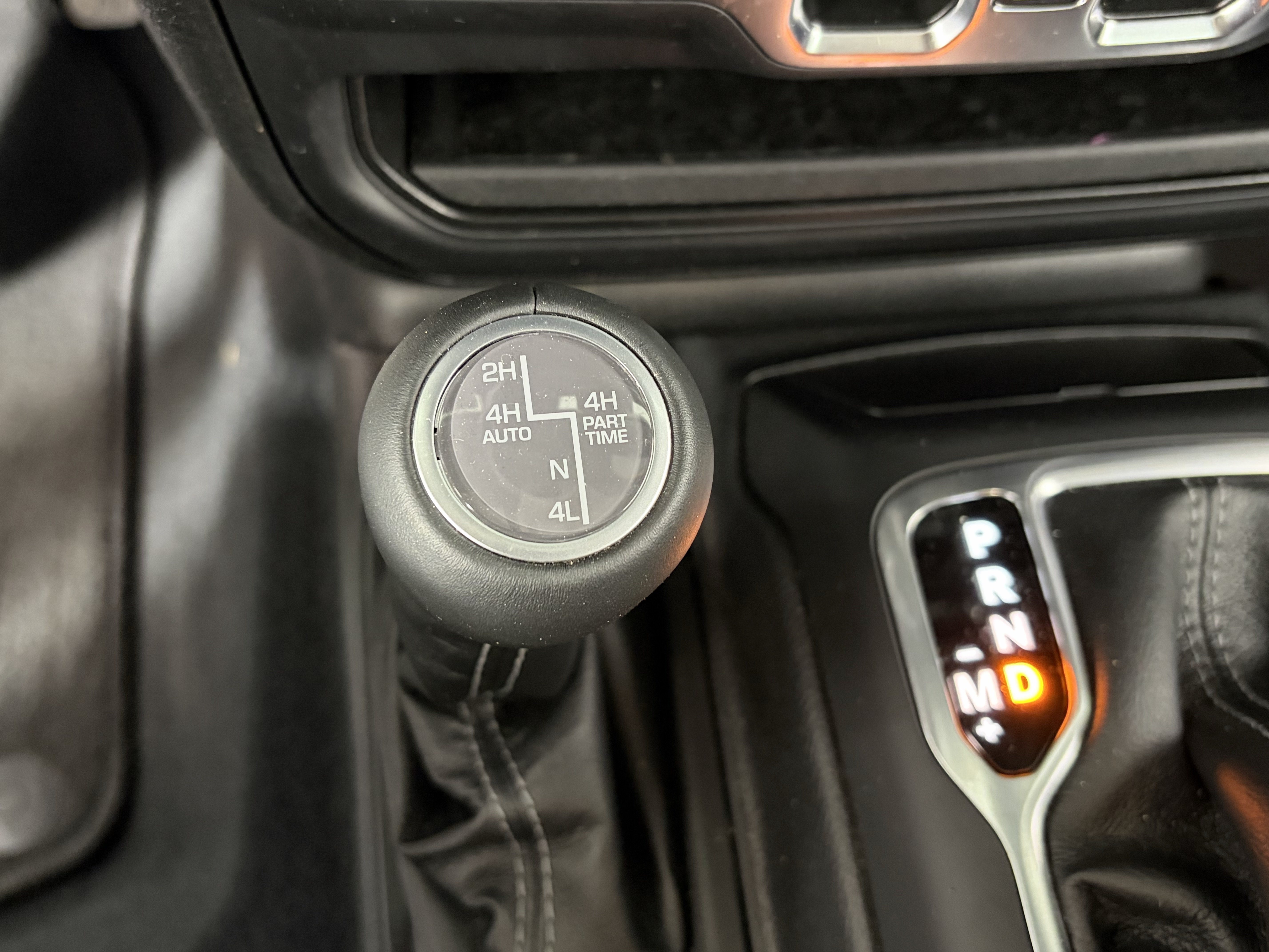 Used 2024 Jeep Wrangler Unlimited Sahara AWD/4WD image 25