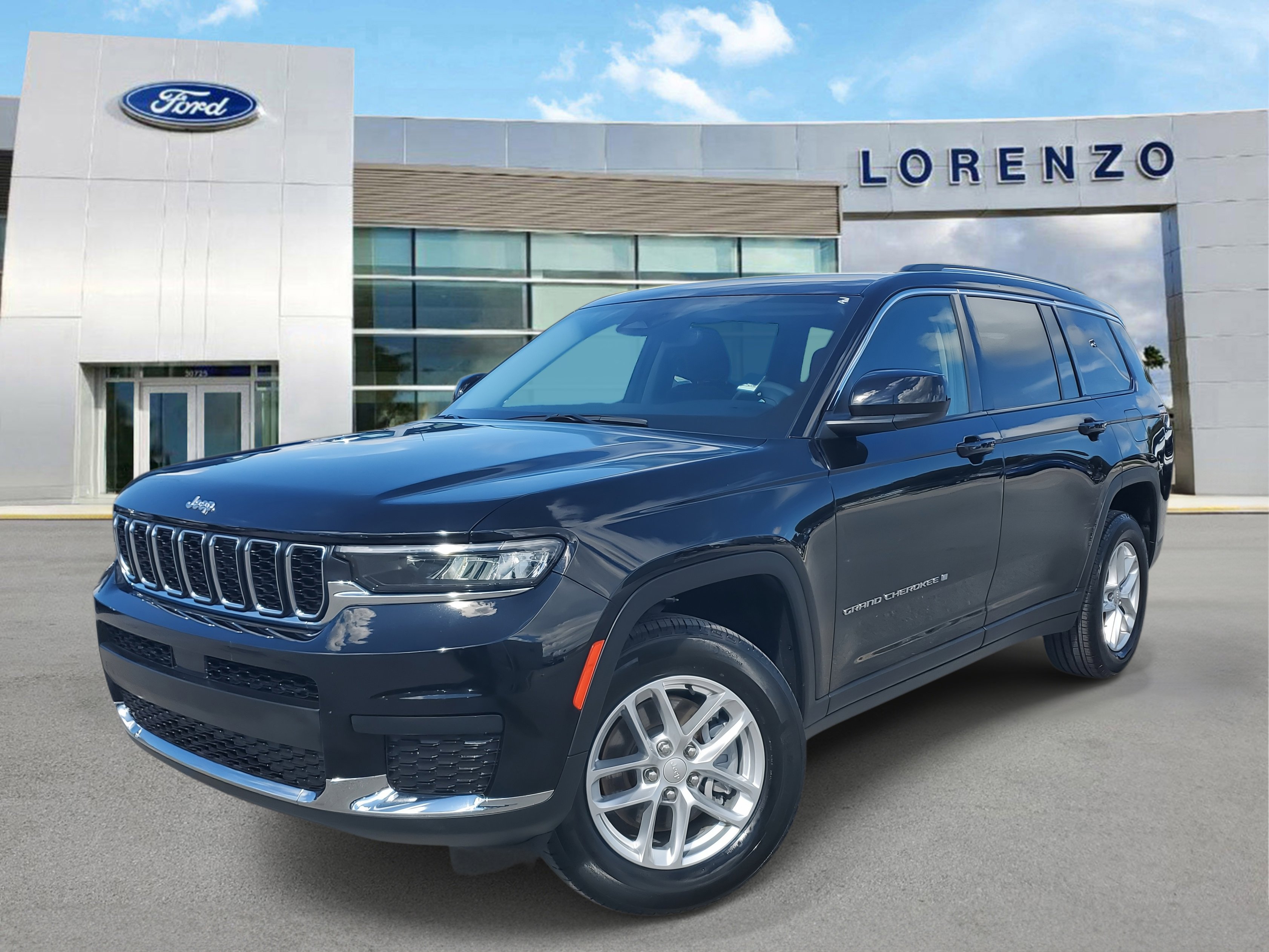 Used 2023 Jeep Grand Cherokee L Laredo image 1