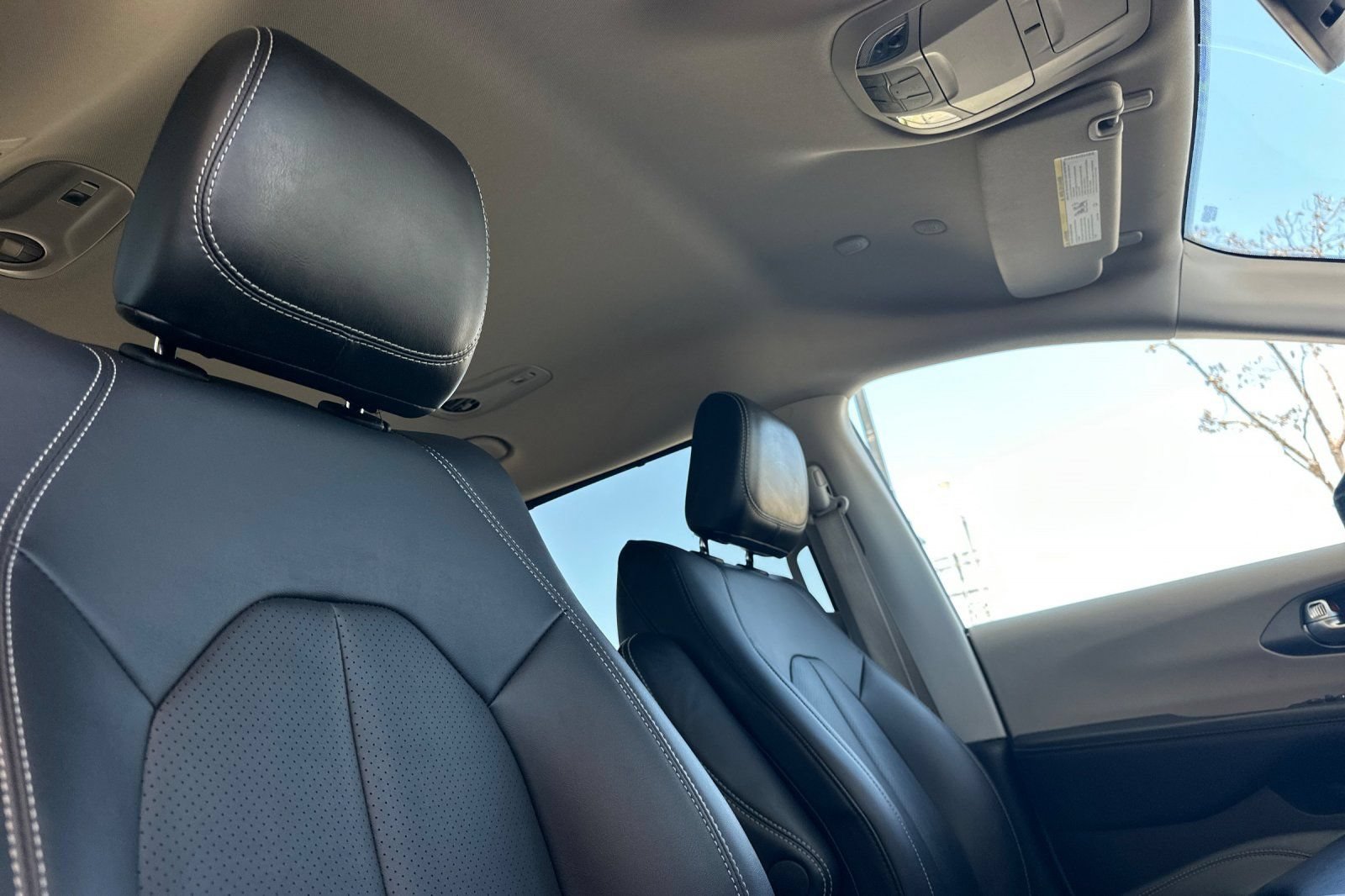 Used 2024 Chrysler Pacifica Touring-L FWD image 17