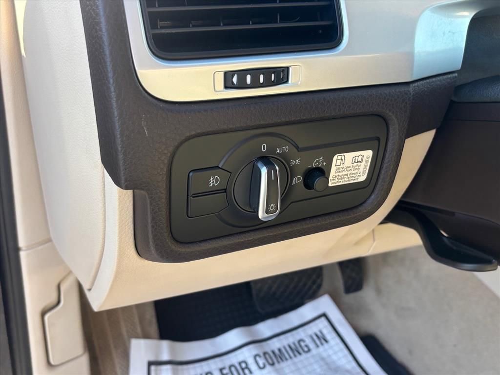 Used 2014 Volkswagen Touareg Sport image 8