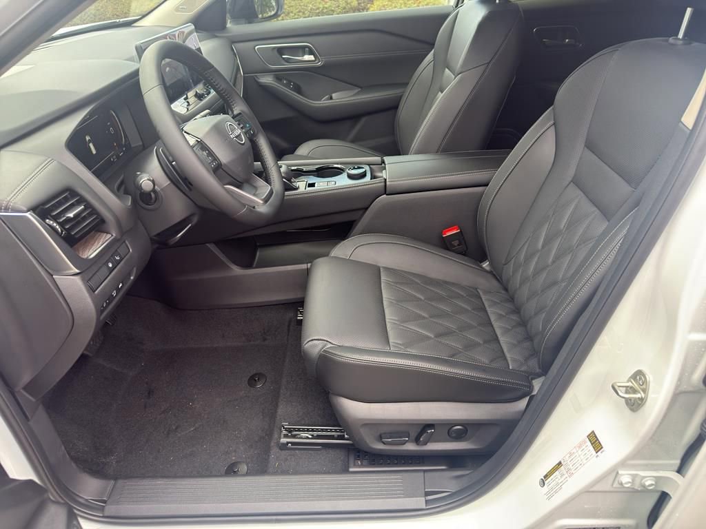 New 2026 Nissan Rogue Platinum image 16