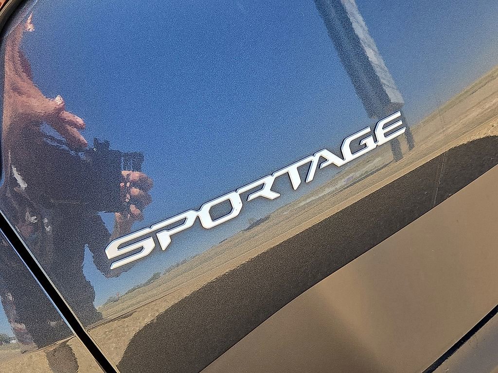 Used 2024 Kia Sportage LX image 11