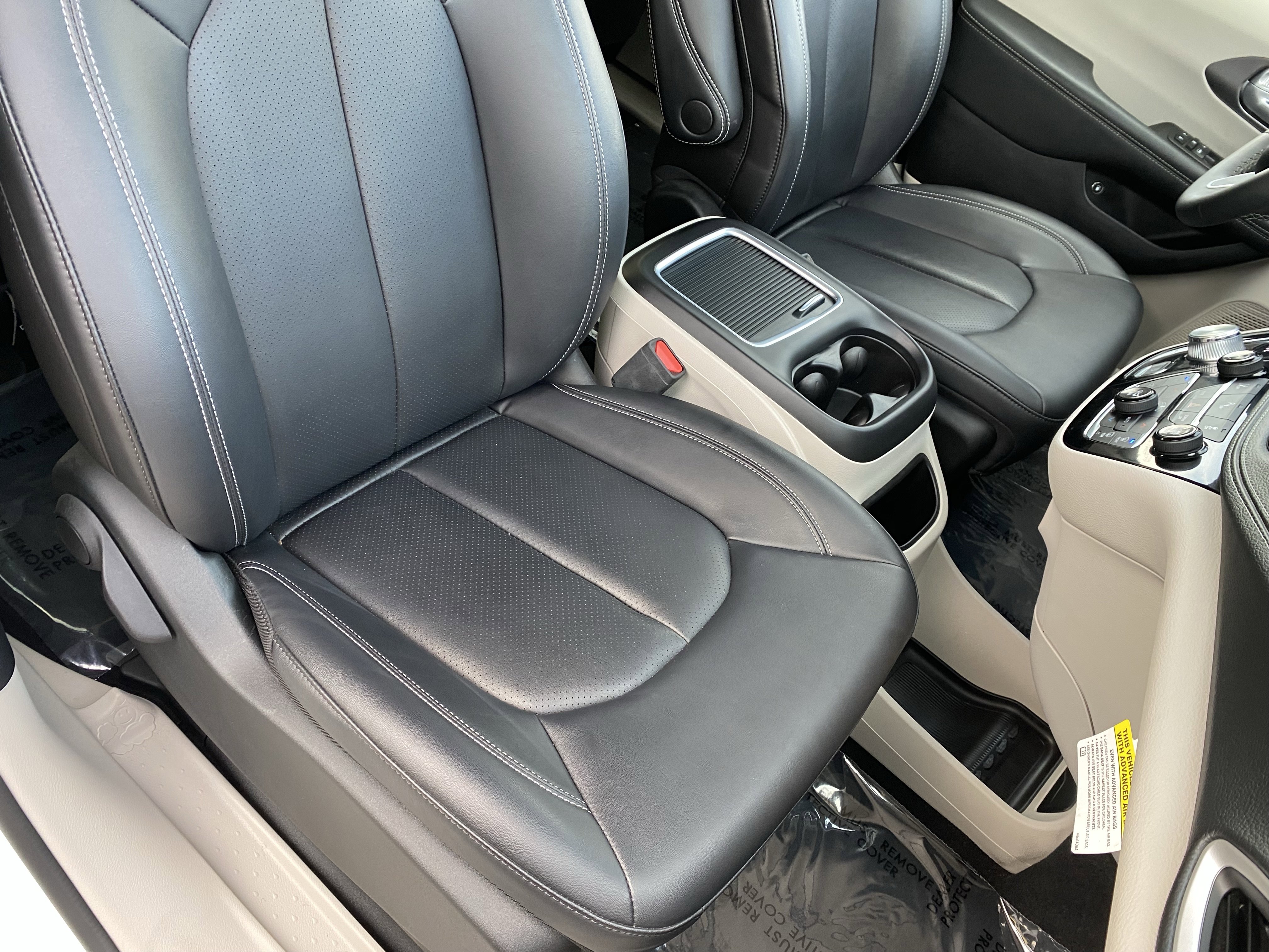 Used 2024 Chrysler Pacifica Select image 8