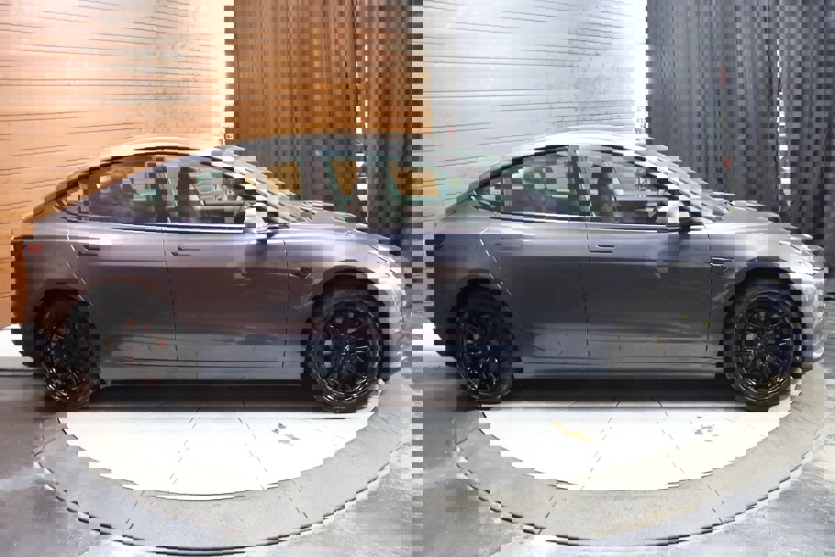 Used 2023 Tesla Model 3 Standard Range image 18