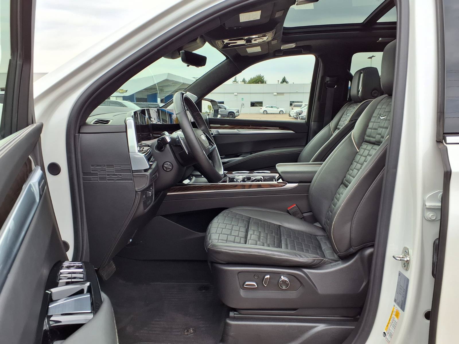 Used 2025 Cadillac Escalade Premium Luxury Platinum w/ LPO, Floor Liner Package AWD/4WD image 17