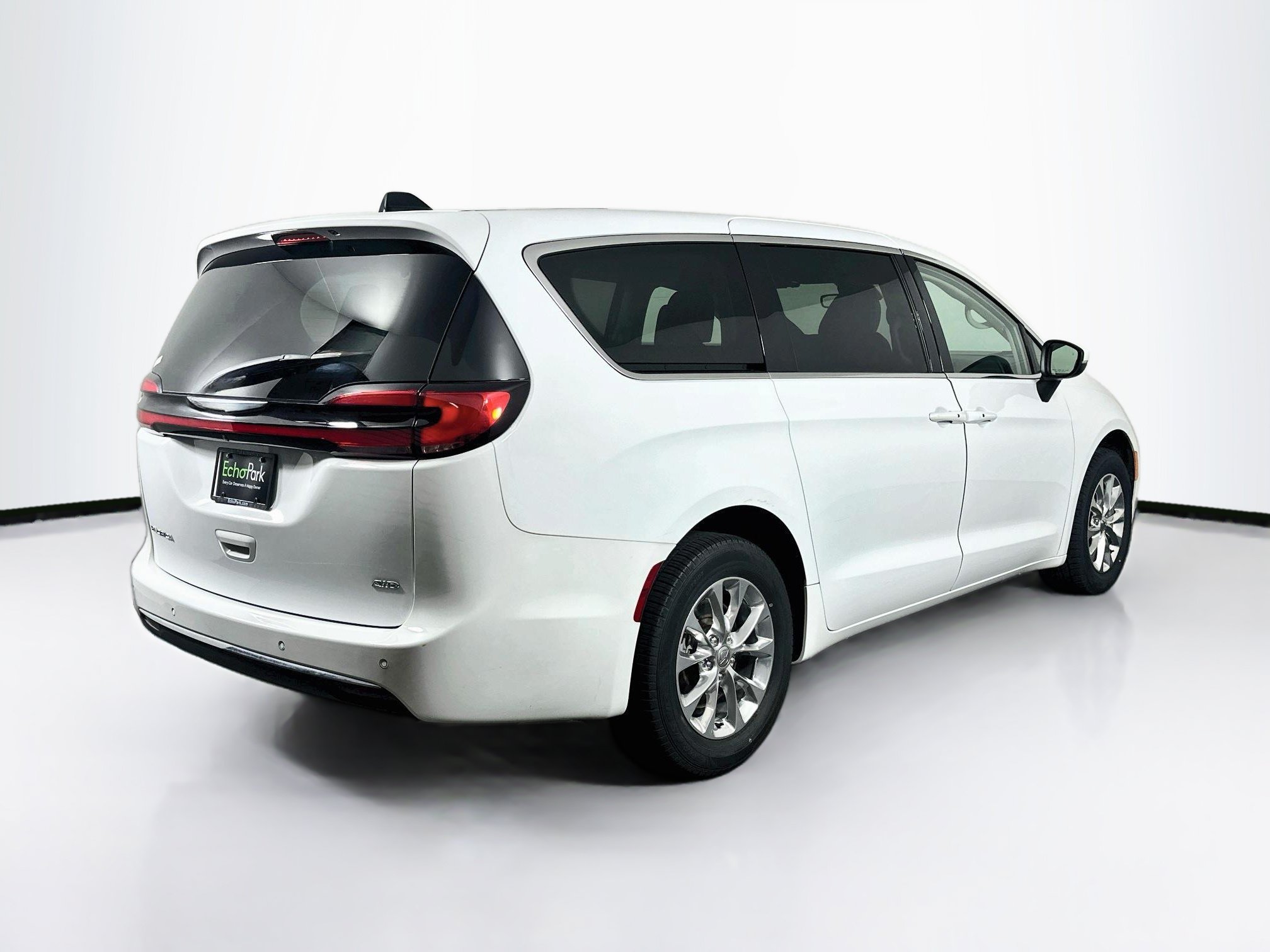 Used 2023 Chrysler Pacifica Touring-L AWD/4WD image 9