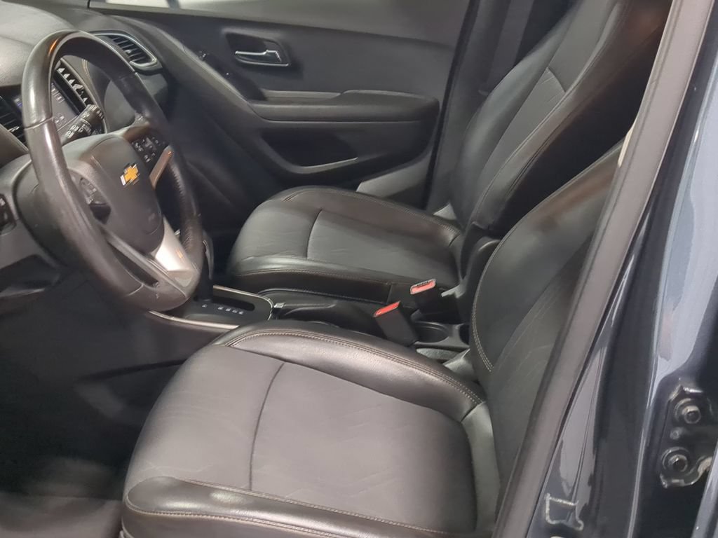 Used 2021 Chevrolet Trax LT w/ Driver Confidence Package FWD image 20