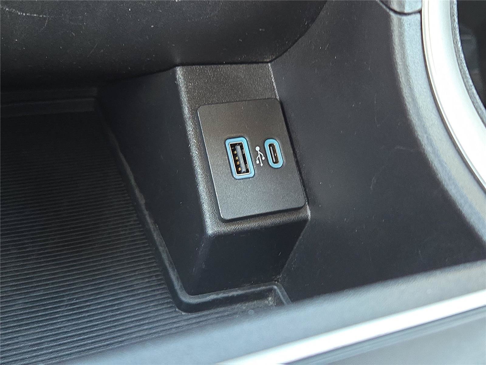Used 2023 Ford Edge SE AWD/4WD image 11