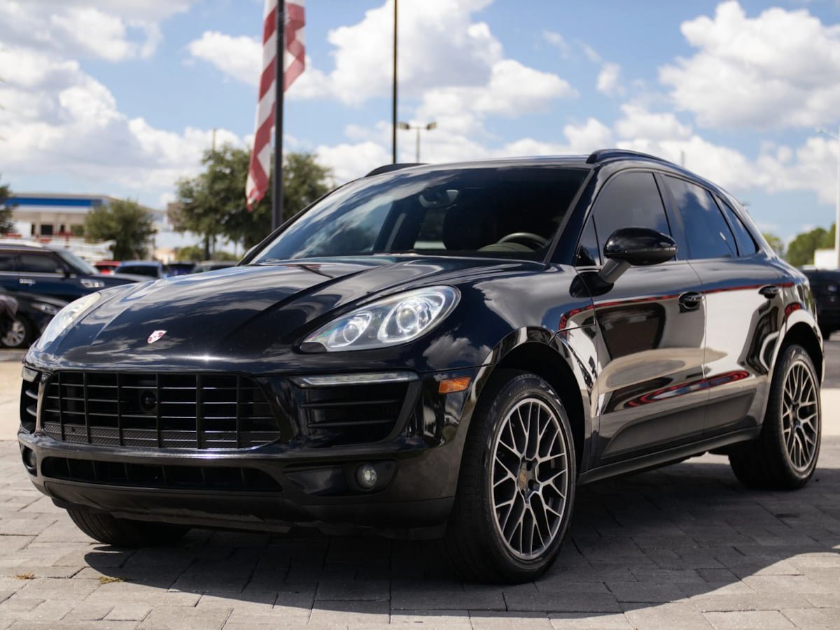 Used 2015 Porsche Macan S w/ Infotainment Package AWD/4WD image 6