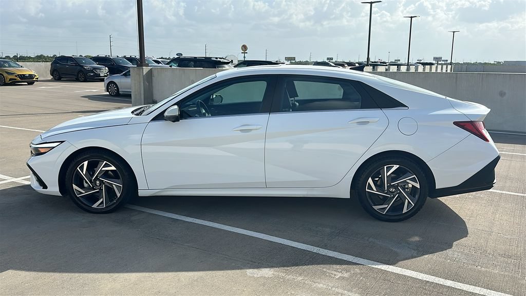Used 2024 Hyundai Elantra Limited FWD image 11