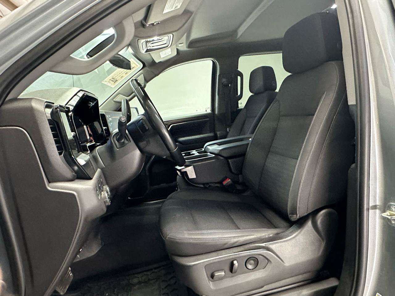 Used 2023 Chevrolet Silverado 1500 LT AWD/4WD image 14