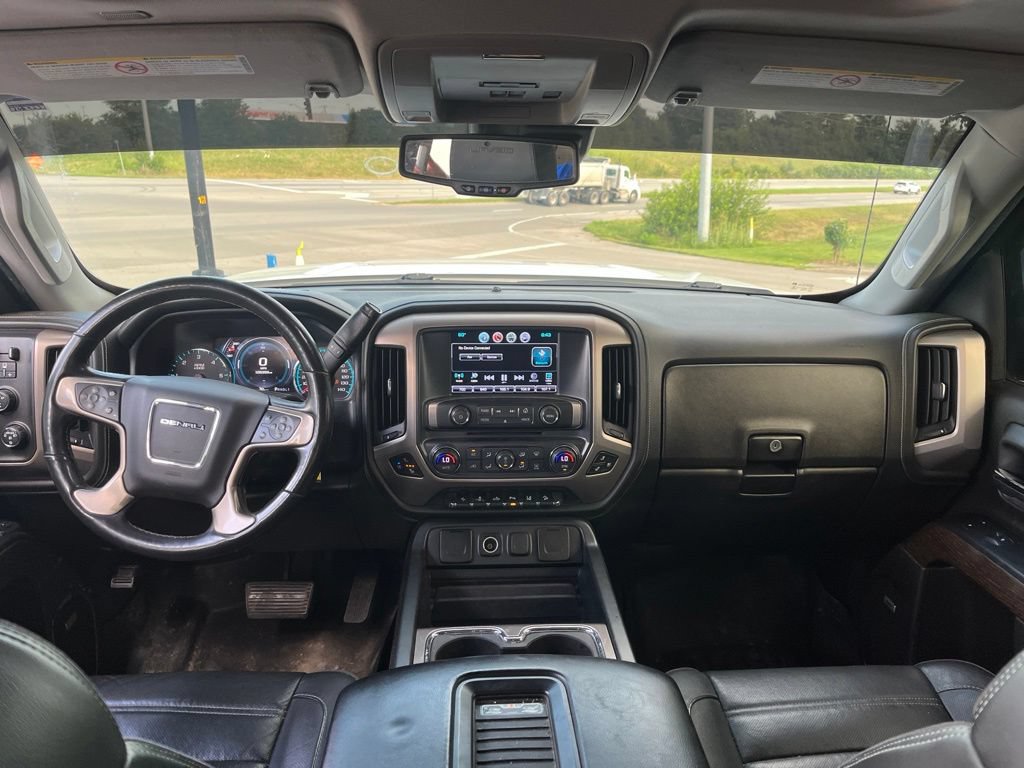 Used 2017 GMC Sierra 2500 Denali w/ Suspension Package, Off-Road AWD/4WD image 5