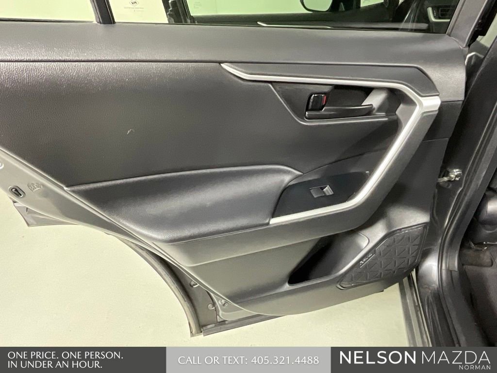 Used 2022 Toyota RAV4 LE image 19