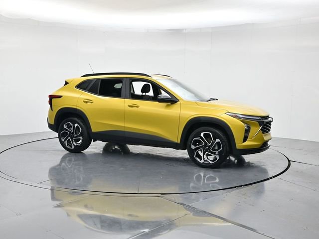 Used 2025 Chevrolet Trax RS w/ Driver Confidence Package image 3