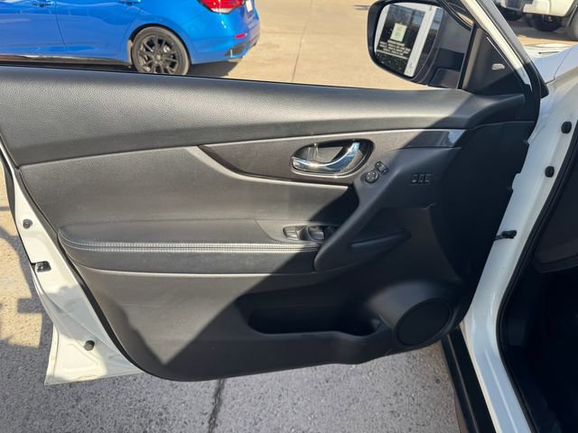 Used 2020 Nissan Rogue SV w/ Sun & Sound Touring Package image 9