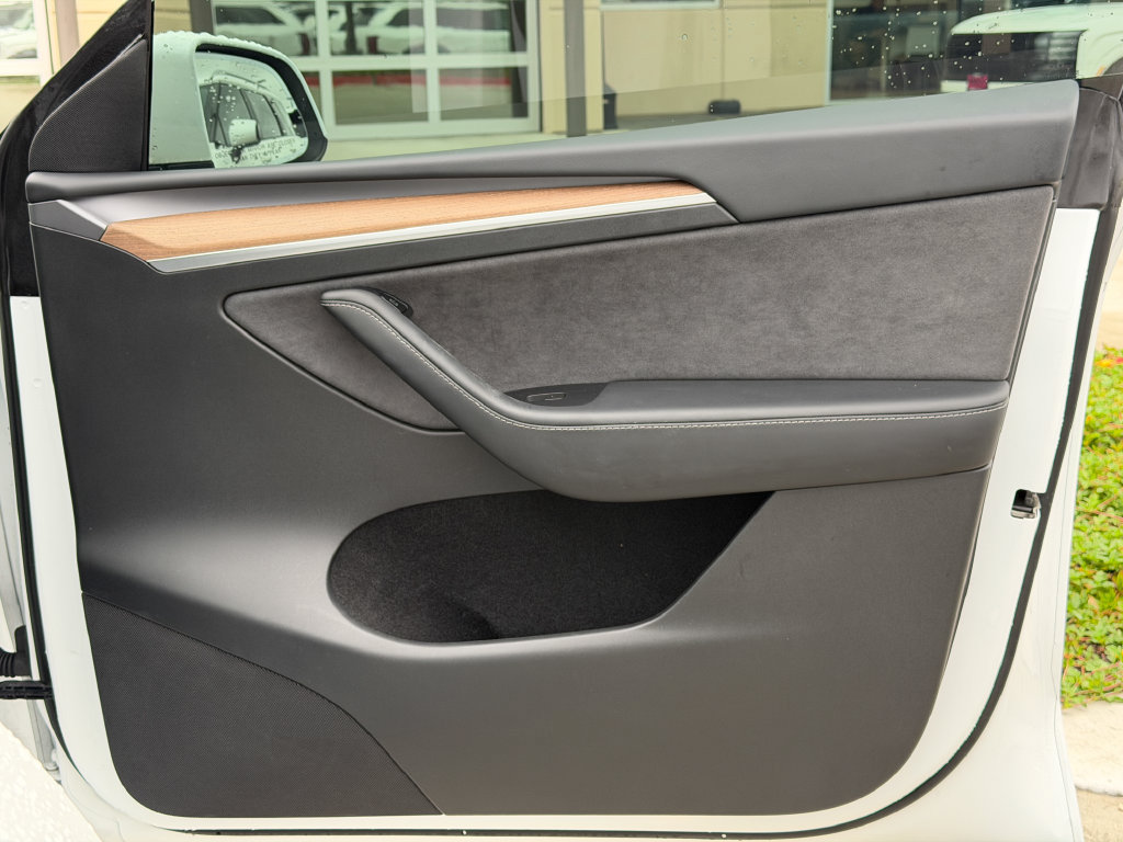 Used 2024 Tesla Model Y Performance AWD/4WD image 18