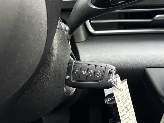 Used 2025 Hyundai Elantra SE image 22