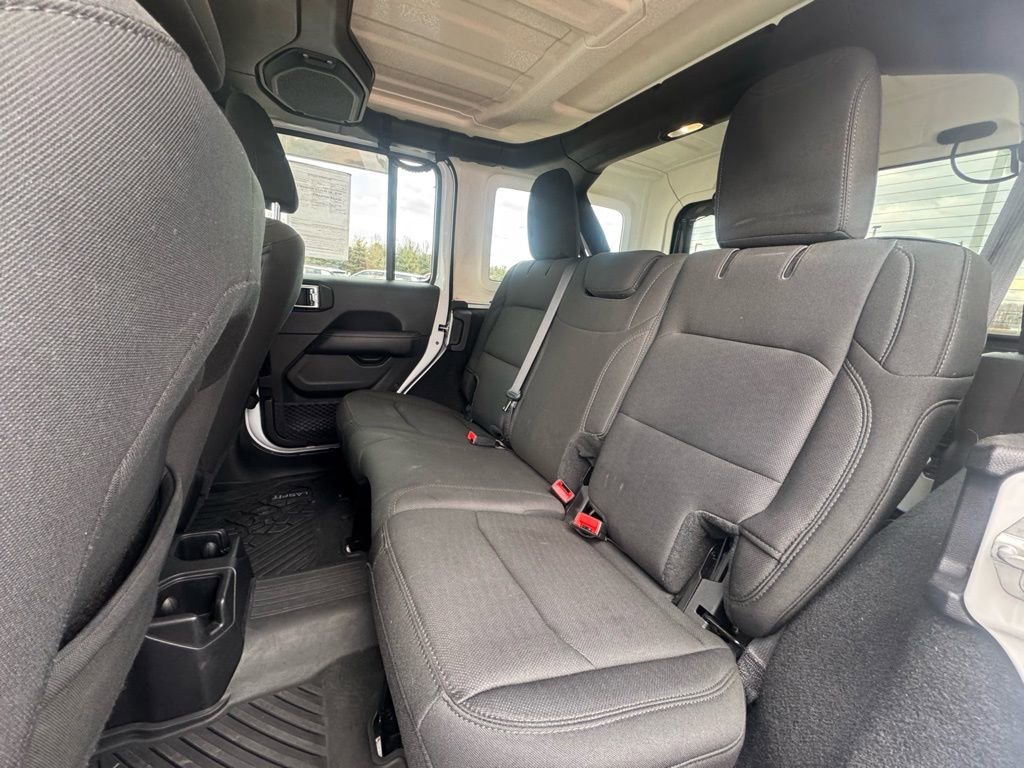 Used 2019 Jeep Wrangler Unlimited Sahara image 18
