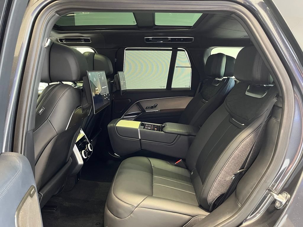 Used 2024 Land Rover Range Rover SV AWD/4WD image 30