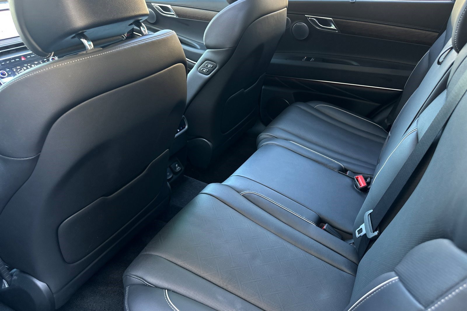 Used 2025 Genesis GV80 2.5T Prestige image 28