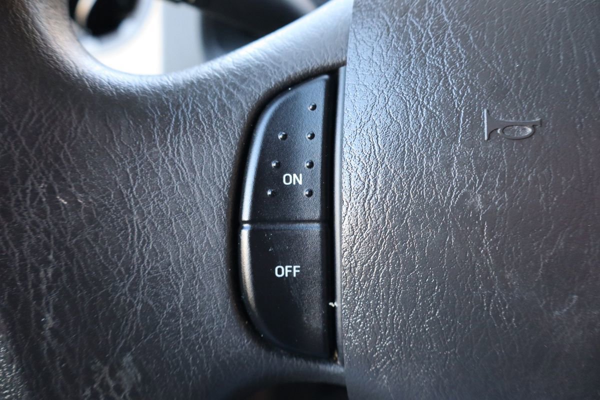 Used 2009 Ford E-350 and Econoline 350 Super Duty Wagon image 31