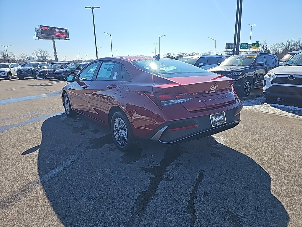 New 2026 Hyundai Elantra SE image 3