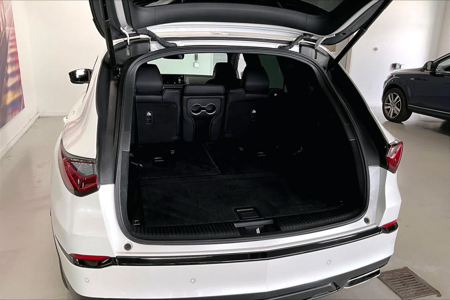 Used 2023 Acura MDX A-Spec AWD/4WD image 17
