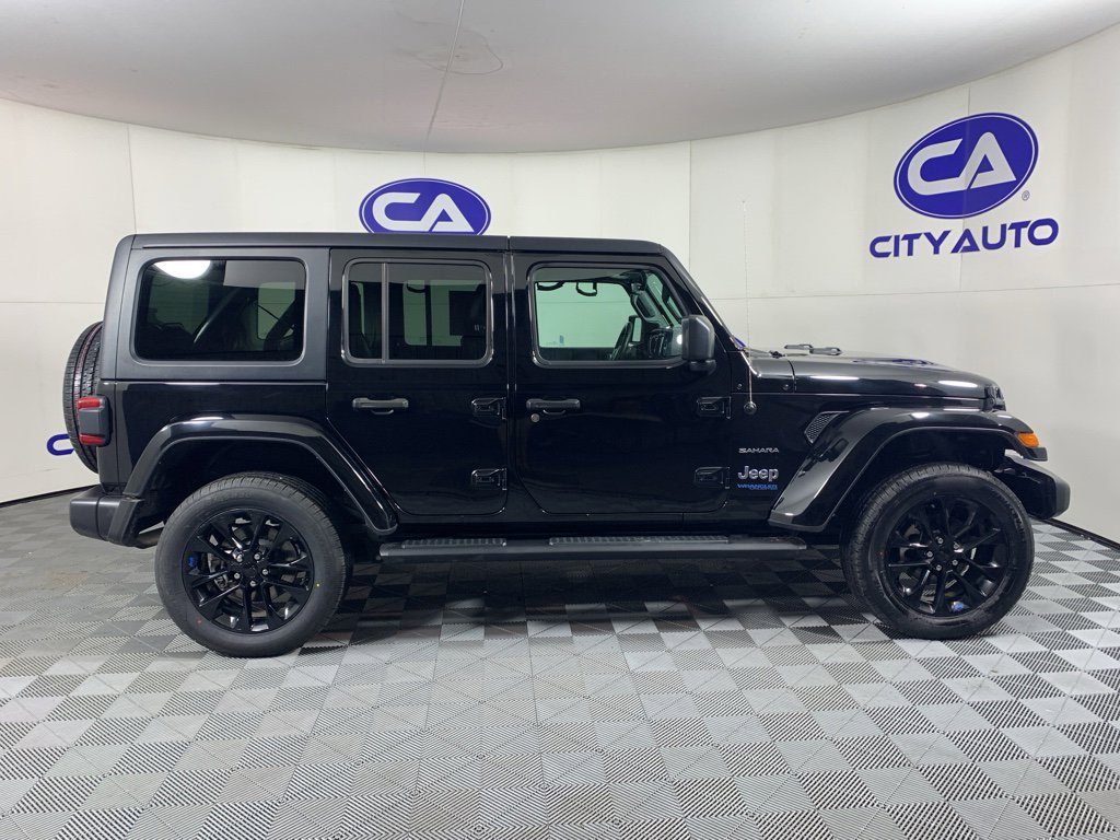 Used 2022 Jeep Wrangler Unlimited Sahara w/ Cold Weather Group image 2