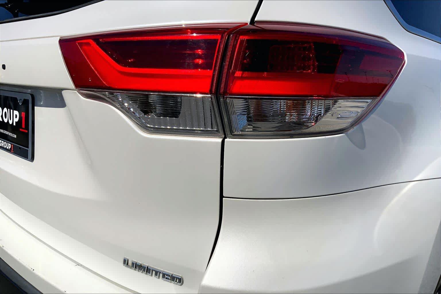 Used 2018 Toyota Highlander Limited Platinum FWD image 10