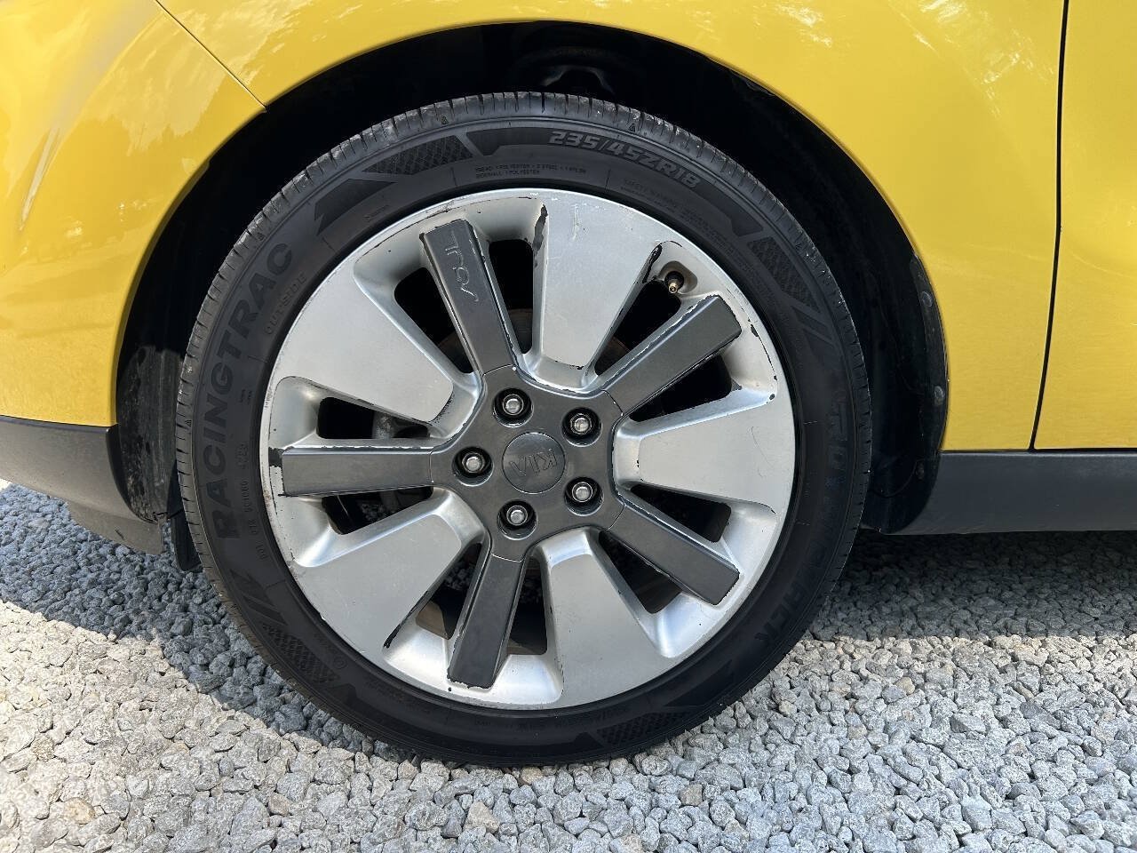 Used 2014 Kia Soul ! FWD image 9