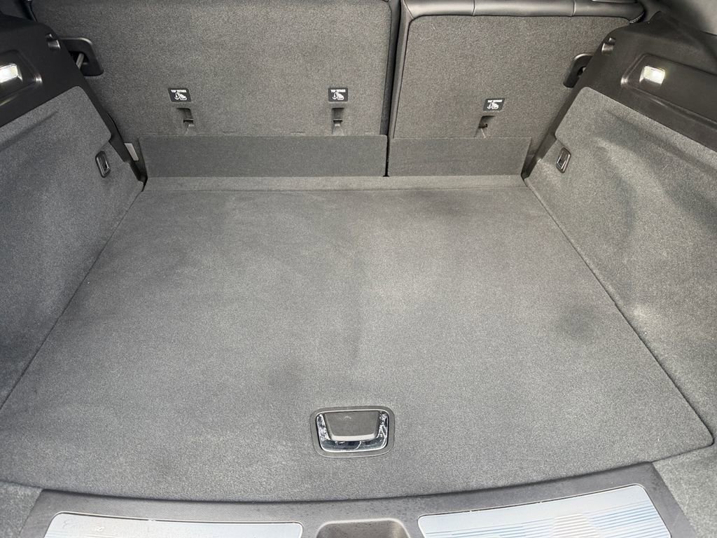 Used 2024 Cadillac Lyriq Luxury image 17