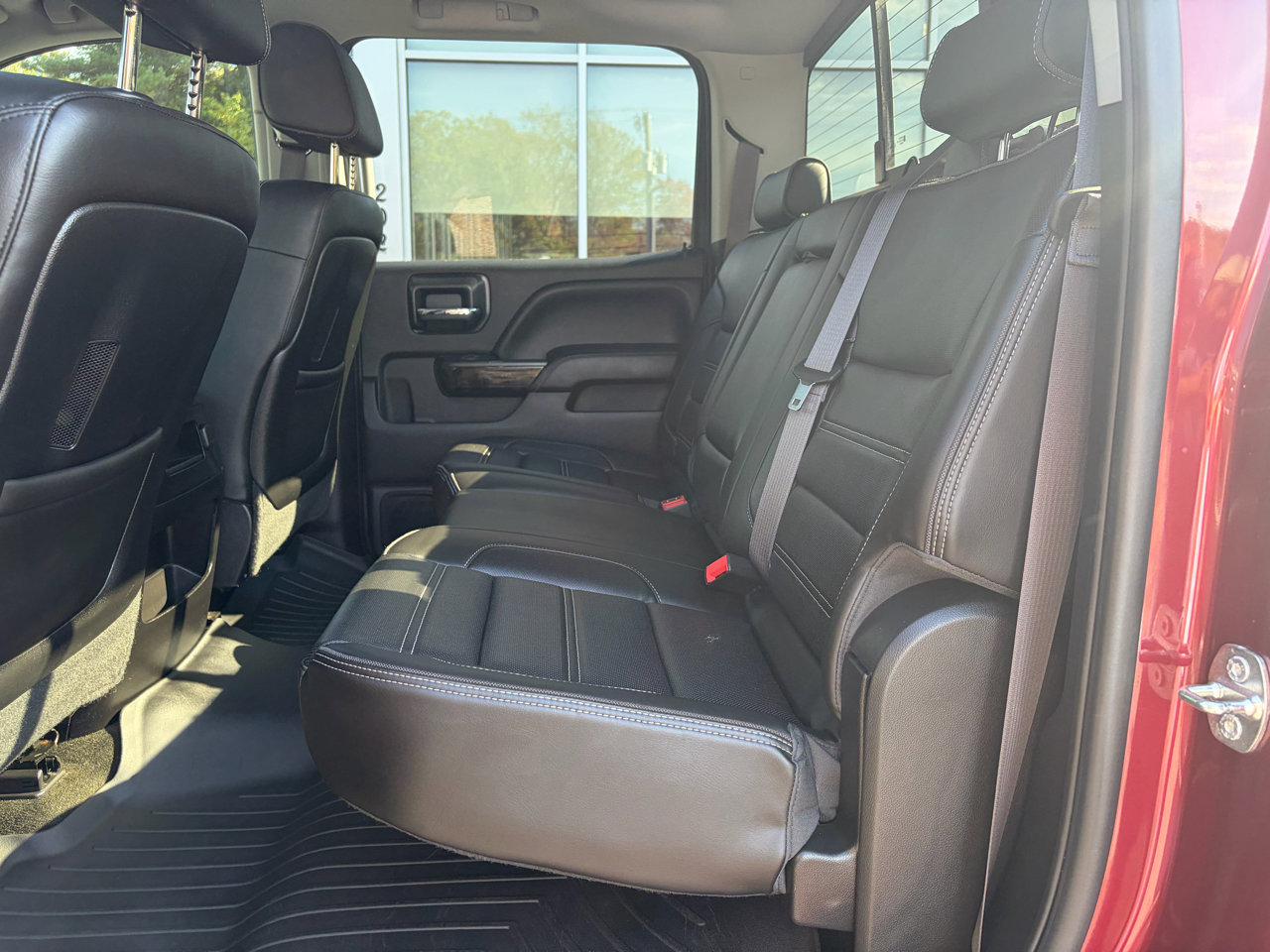 Used 2015 GMC Sierra 2500 Denali w/ Suspension Package, Off-Road image 38