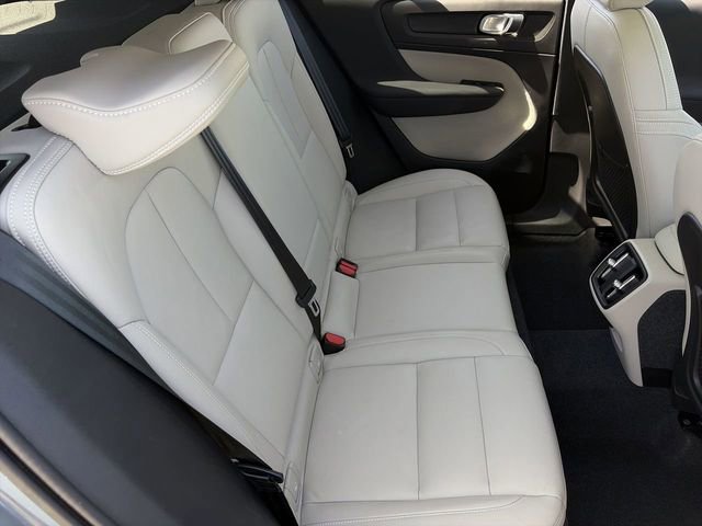 Certified 2023 Volvo XC40 B4 Plus w/ Protection Package Premier FWD image 15